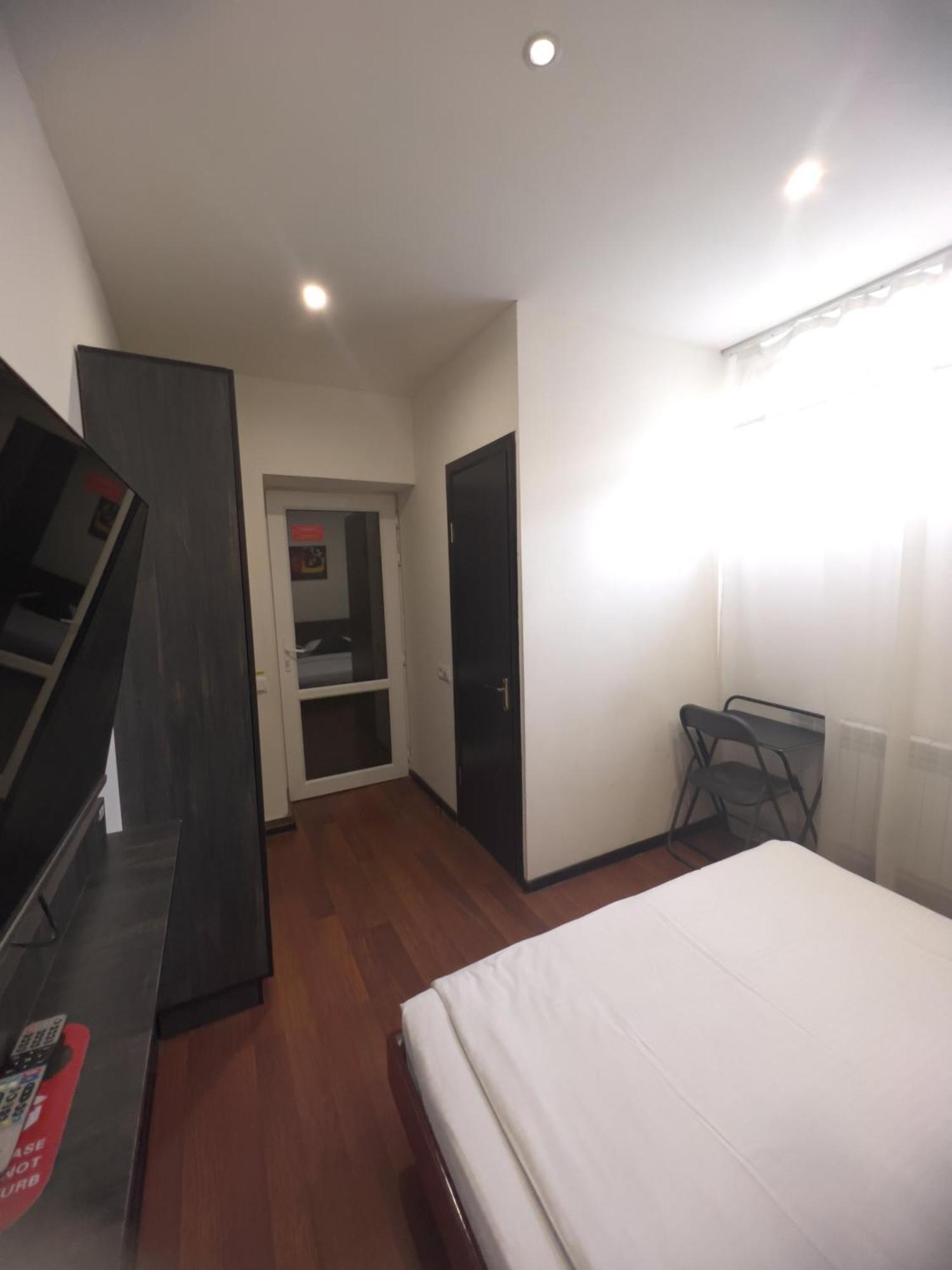 Nava Hotel Yerevan Room photo